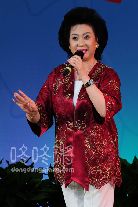 奇袭白虎团--寻亲人哪顾得千难万险
